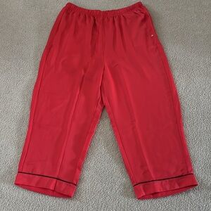 Fabletics Ecosatin Crop Pant